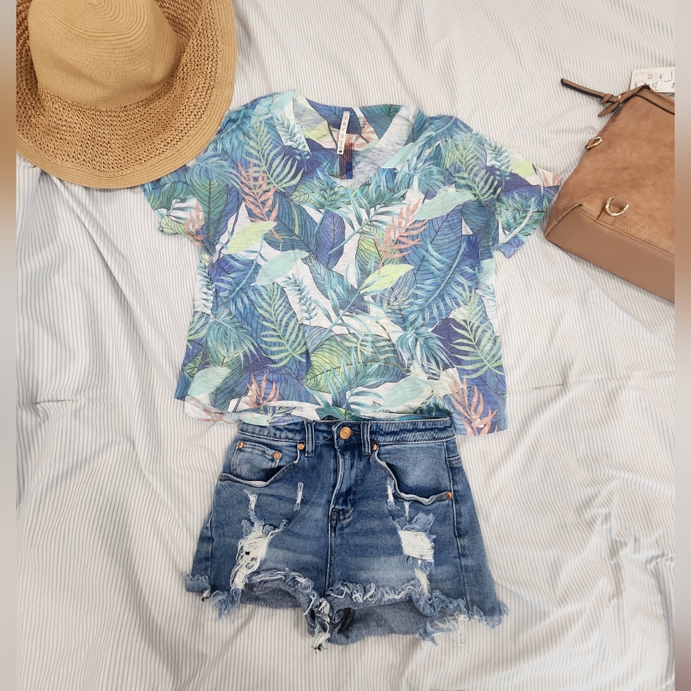 Tryst, Womens Size L- Vibrant Blue and Green TROPICAL Leaf Pattern Top